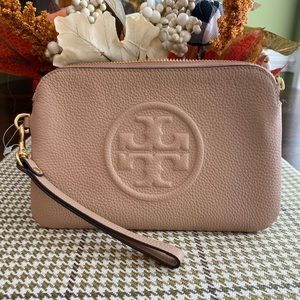 Tory Burch Perry Bombe Wristlet- Brand New with Tags in Devon Sand Color